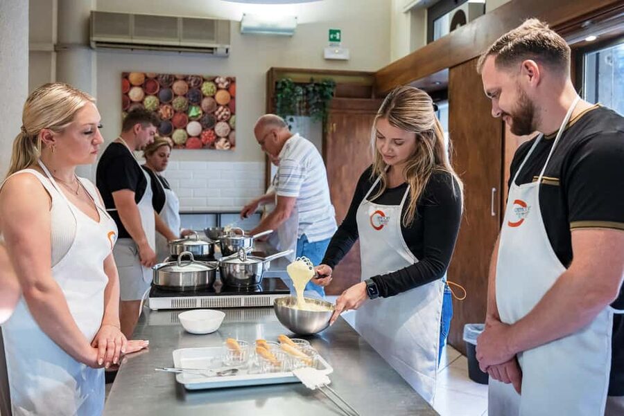 Florence: Handmade Pasta & Dessert Class with Unlimited Wine - Why the social setup works