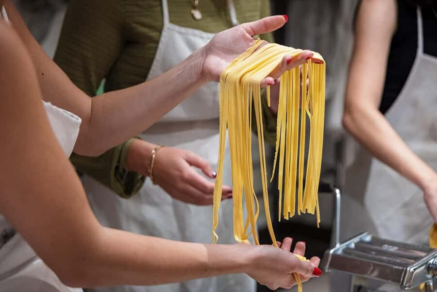 Florence: Handmade Pasta & Dessert Class with Unlimited Wine - The optional Florence street-food extension