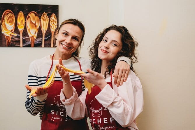 Florence: Pasta Cooking Class with Unlimited Wine - Is this really a small-group class?