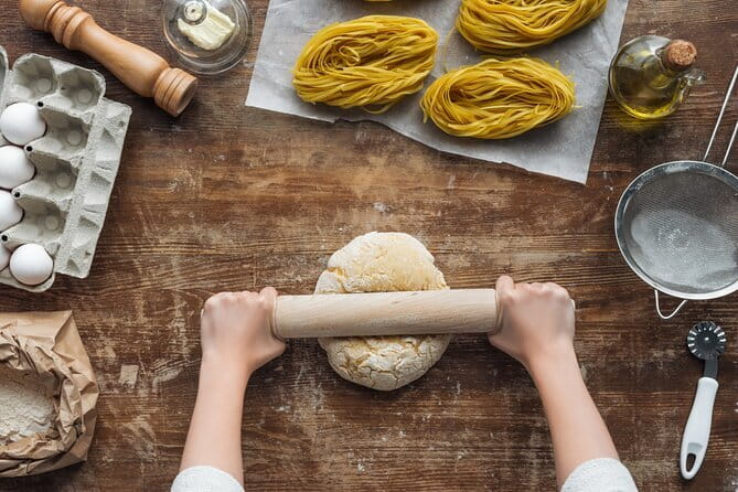 Florence: Pasta & Tiramisu Cooking Class with Unlimited Wine - A social meal for couples, families, and solo visitors