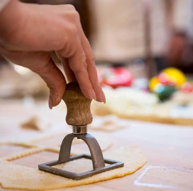 Florence: Premium Pasta Cooking Class with Tiramisu & Wine - Timing, pace, and what to wear