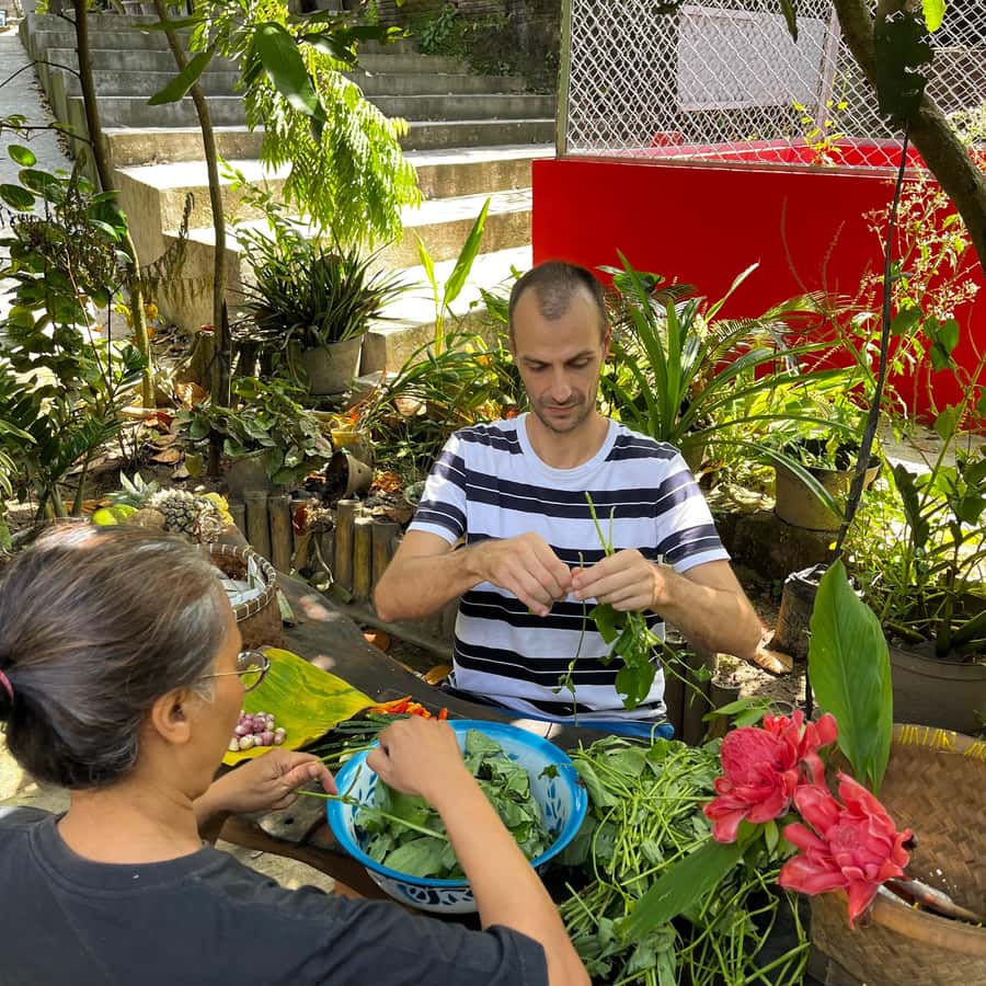 From Garden to Table: Indonesian Cooking Class in Yogyakarta - What the cooking process feels like