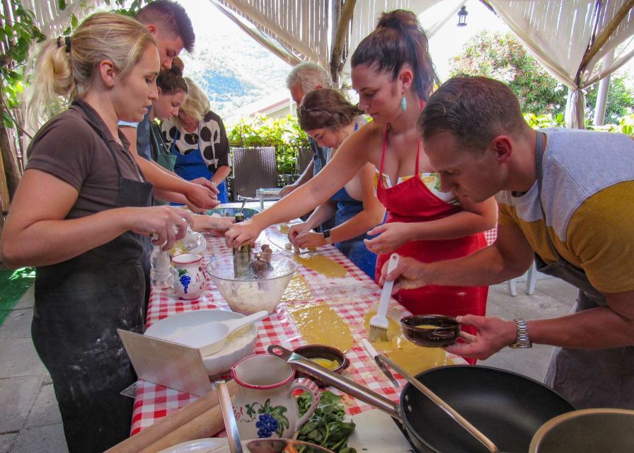 From Sorrento: The Real Cooking Class Experience - Meeting the chefs and starting with a drink