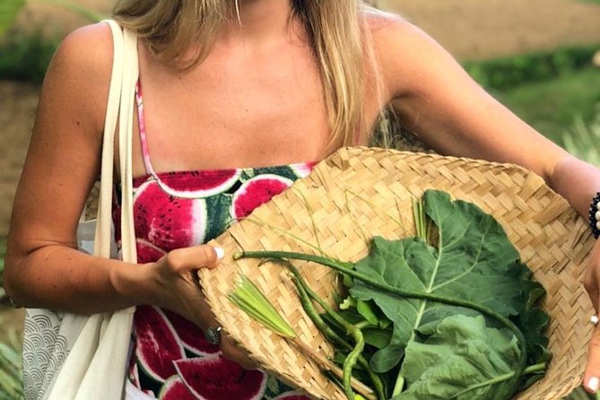 From Ubud: Authentic Bali Farm Cooking School & Organic Farm - The morning market adds the local context
