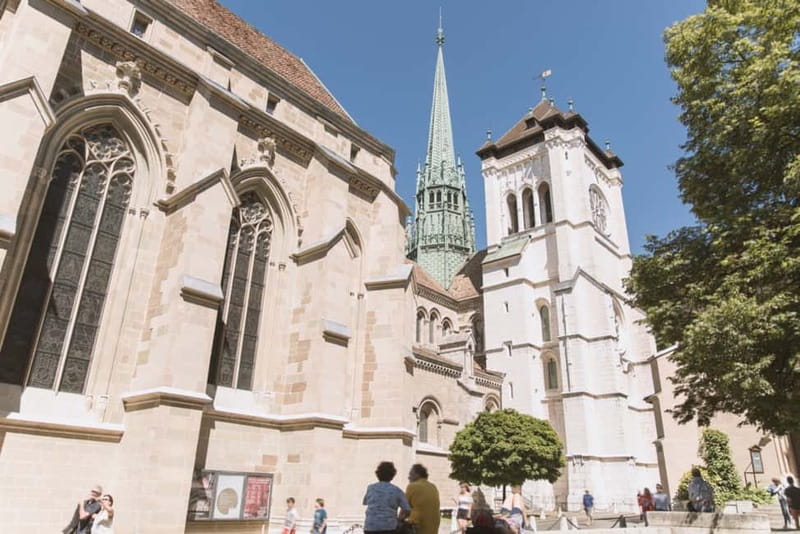 Geneva: City Tour and Fondue Cooking Class, Swiss Folklore - Geneva in two distinct halves
