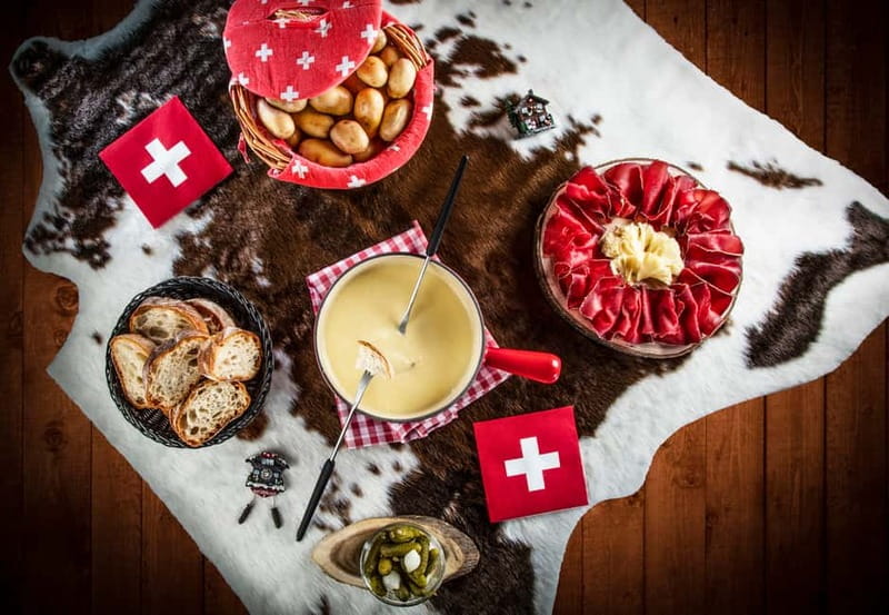 Geneva: City Tour and Fondue Cooking Class, Swiss Folklore - Geneva’s famous fountain and Flower Clock