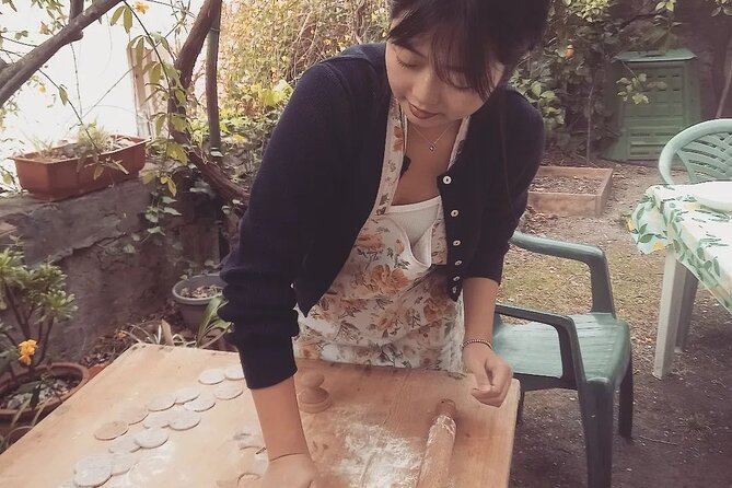 Genoese cooking lesson in the with lunch in the terrace - Mixing dough and shaping local pasta