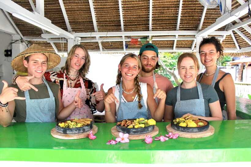 Gili air: Kaktus traditional cooking class - Eating what you prepare