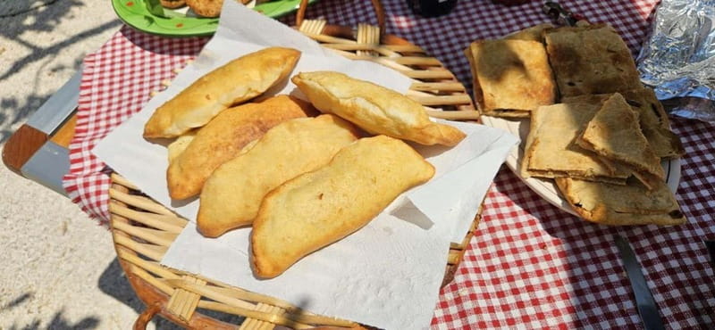 Gioia del Colle: Apulian Cooking Class in a Masseria - From garden produce to the long table