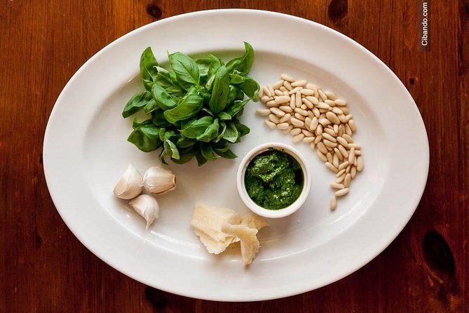Gourmet Cooking Lesson - Making pesto with a mortar and pestle