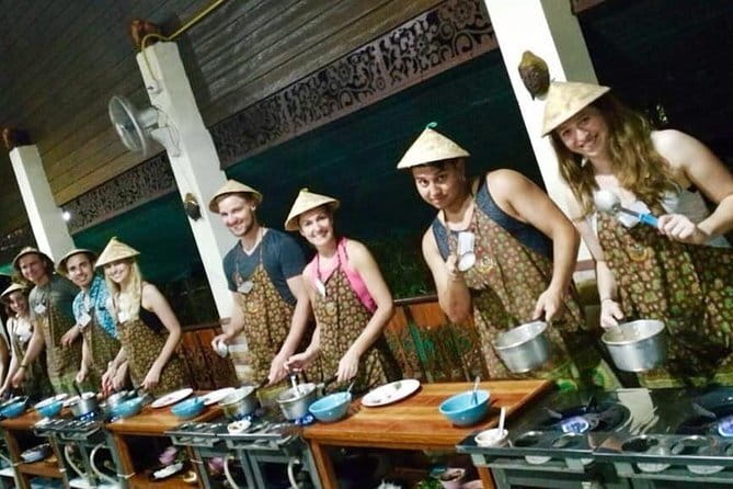 Half Day Chiang Mai Cooking Class and Market Taste Tour - The instructors and the teaching style