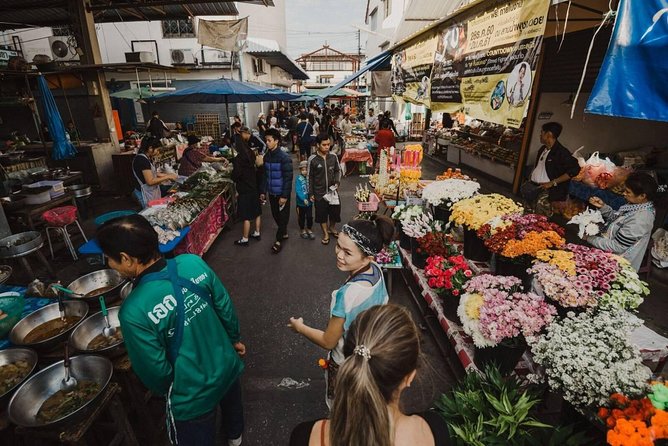Half Day Evening Cooking Class with Market Tour in Chiang Mai - What the instructors add to the experience