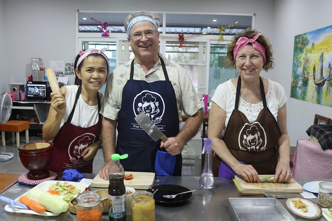 Half Day Morning Cooking Class with Market Tour in Chiang Mai - Timing, pickup, and meeting details