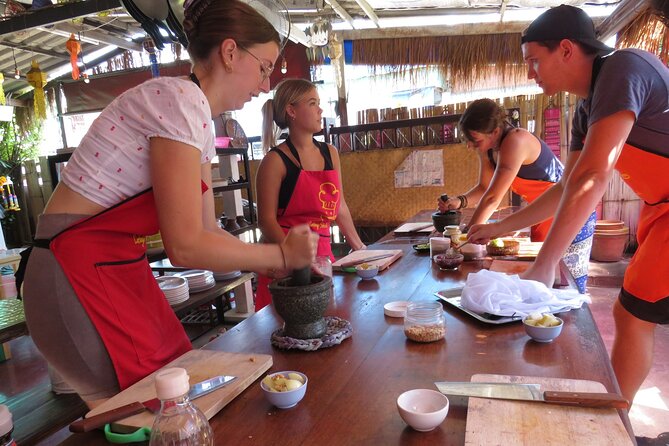 Half-Day Thai Cooking Class and Market Tour From Chiang Mai - The teacher can shape the whole experience