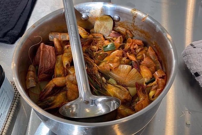 Hands-on Cajun Roux Cooking Class in New Orleans - Bananas Foster adds a little theater