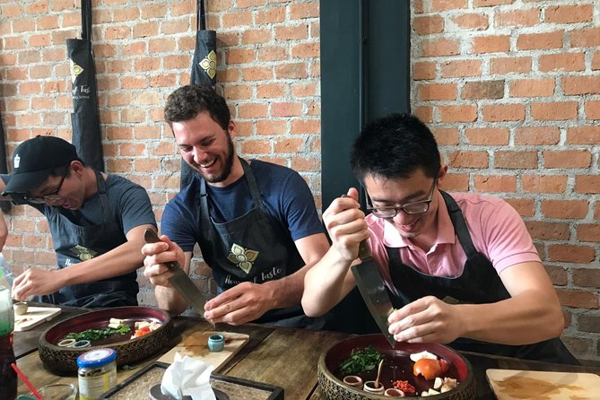 Hands on Thai Cooking Class and Market Tour - Group size, comfort, and practical details