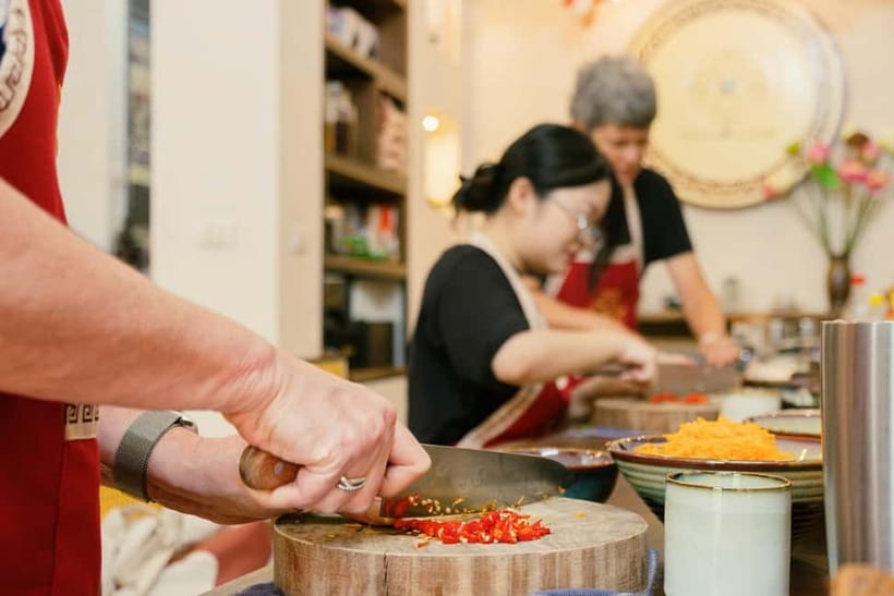 Hanoi Cooking Class: Market Tour, Free Recipe & Beverages - What the $34 price covers
