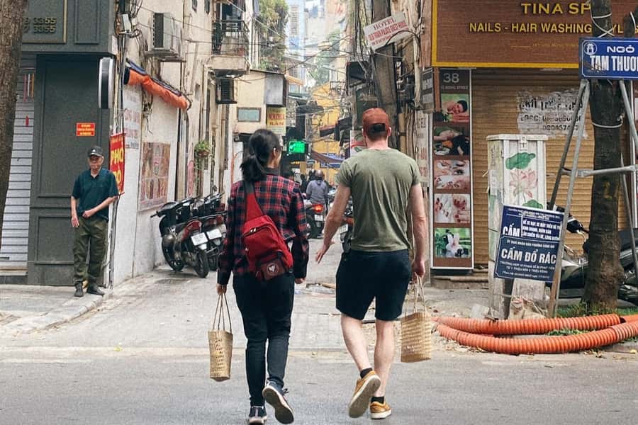 Hanoi: Maya Traditional Cooking Class & Market Tour - Making pho two ways