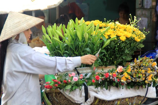 Hanoi Private Trip: Explore local culture, monument, cooking class & puppet show - Bat Trang, where Hanoi meets village pottery