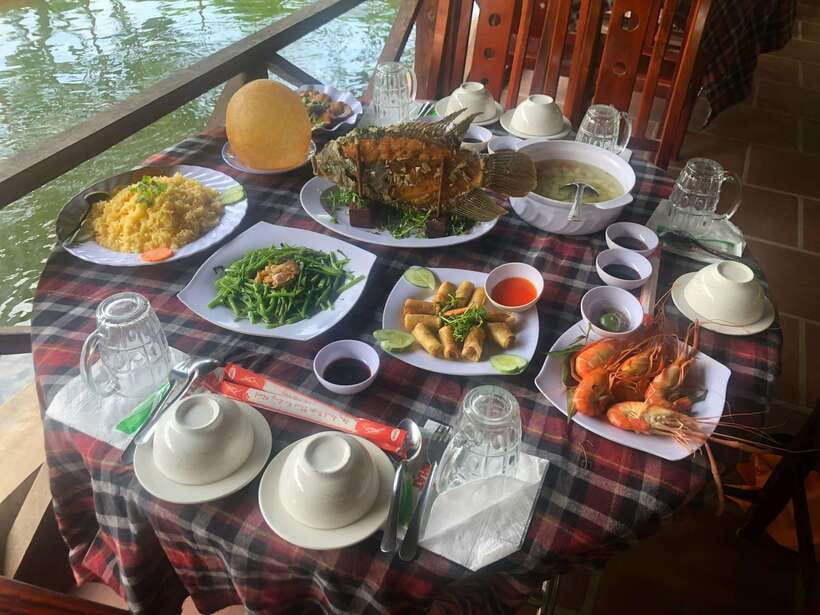 HCM: Mekong Delta Islands Boat & Tuk-Tuk Tour with Tastings - Southern folk music and tropical fruit