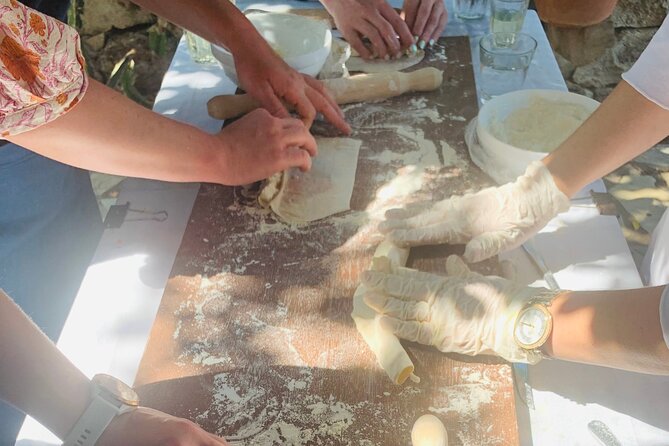 Heraklion: Cretan private cooking lesson with lunch in Arolithos - Who will enjoy this most