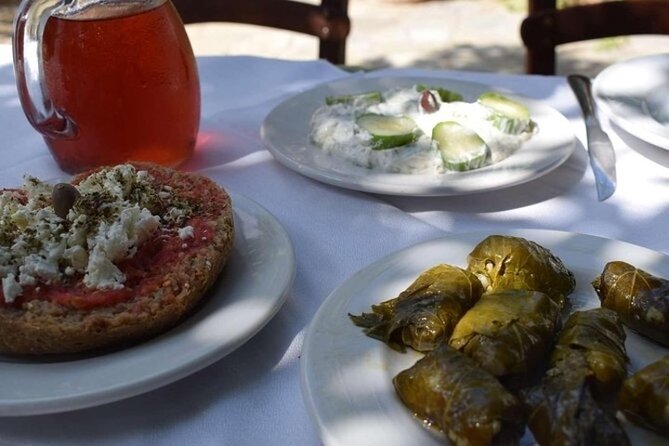 Heraklion: Cretan private cooking lesson with lunch in Arolithos - A four-hour afternoon with a clear rhythm