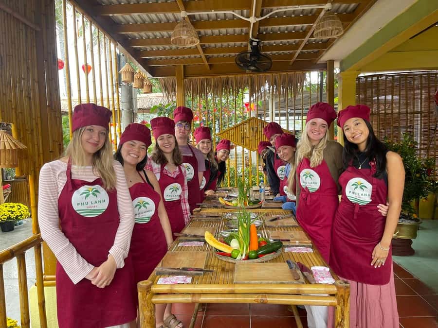 Hoi An: Basket Boat with Lantern-Making & Cooking Class Tour - Making a Foldable Hoi An Lantern