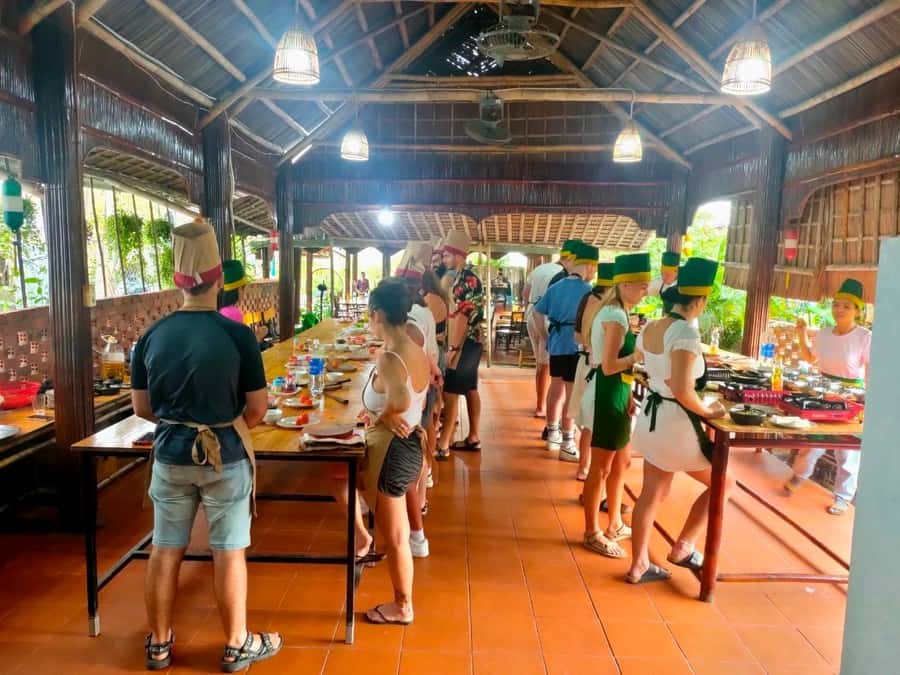 Hoi An / Da Nang: Lantern, Basket Boat & Cooking Class - Four dishes in one local cooking class