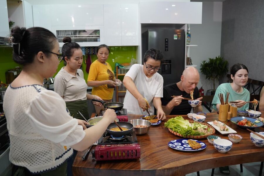 Hoi An/Da Nang: Vietnamese Cooking Class with Transportation - The Da Nang kitchen and rotating menus
