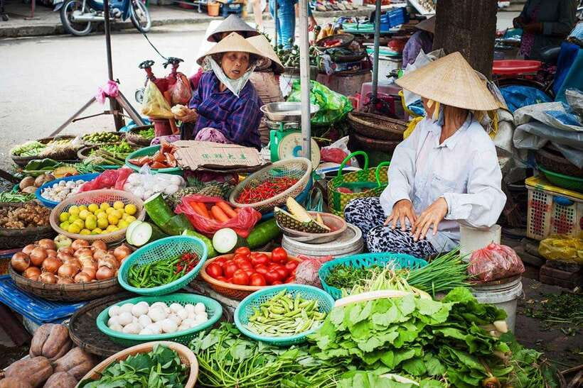 Hoi An: Eco Cooking Class with Market Trip and Basket Boat - Shopping for ingredients at a Hoi An market