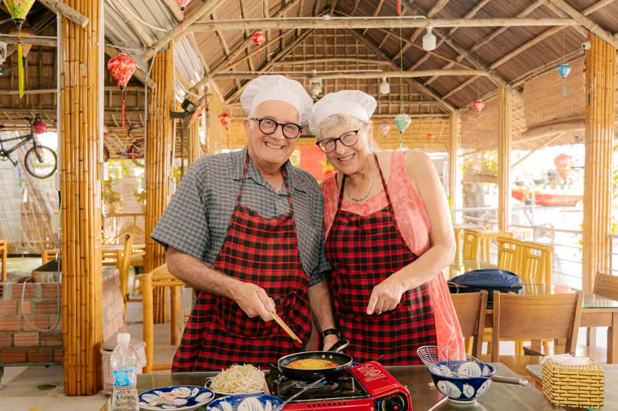 Hoi An: Lantern Making, Basket Boat, and Cooking Class - The lantern class: attractive keepsake, limited craft lesson
