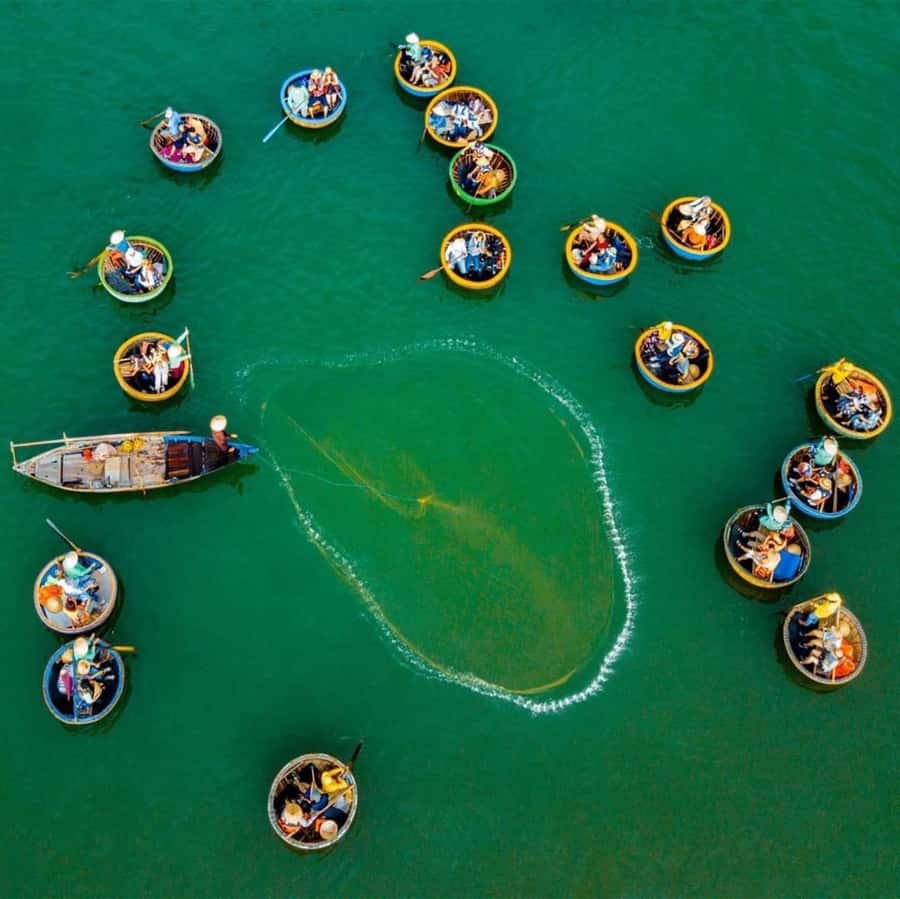 Hoi An: Lantern Making, Basket Boat, and Cooking Class - Choosing ingredients at a local market