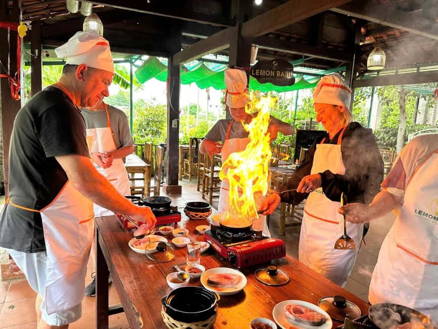 Hoi An: Local Family Cooking Class - Rolling spring rolls and preparing papaya salad