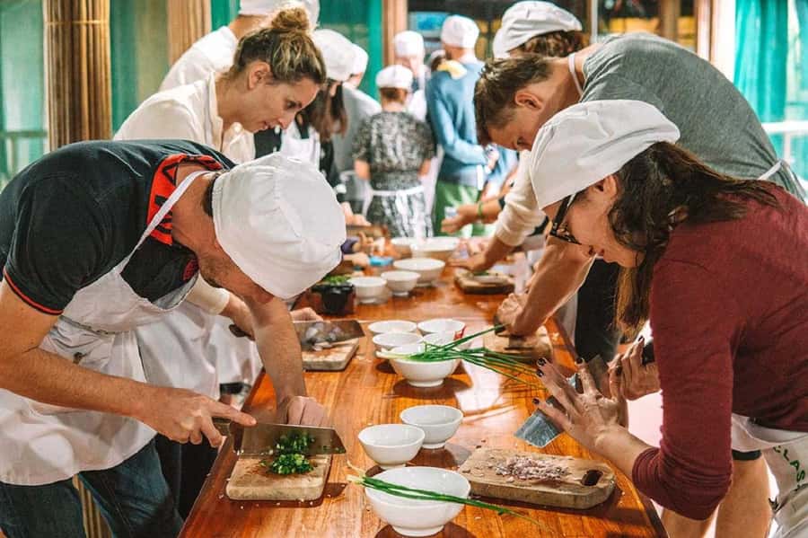 Hoi An: Making Lantern &Cooking Class with Basket Boat Ride - Guide service and group expectations