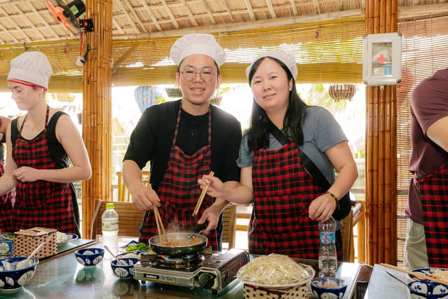 Hoi An: Market Experience with Optional Fishing and Cooking - What the guides add to the experience