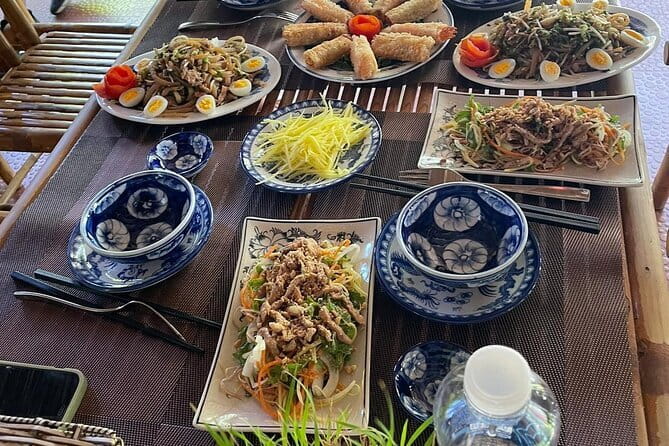 Hoi An Private Seafood Cooking Class/Oyster Cooking Experience - A seafood class that begins at the market