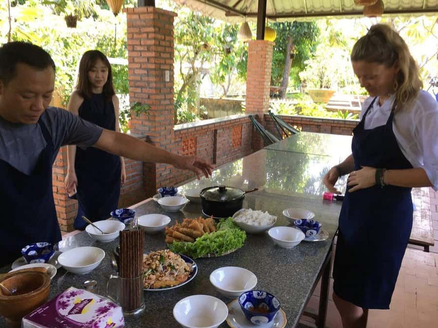 Hoi An: Tra Que Herb Village Cooking Class - A 150-minute lesson with a generous meal