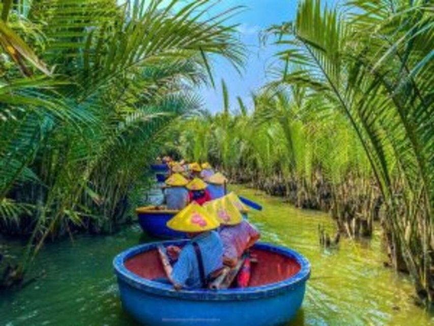 Hoi An Vegan Cooking School with Local Chef and Basket Boat - Choosing vegetables at a Hoi An market