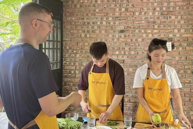 Hoi An Vietnamese Home Cooking Class with a Local - Adding Hoi An’s largest market