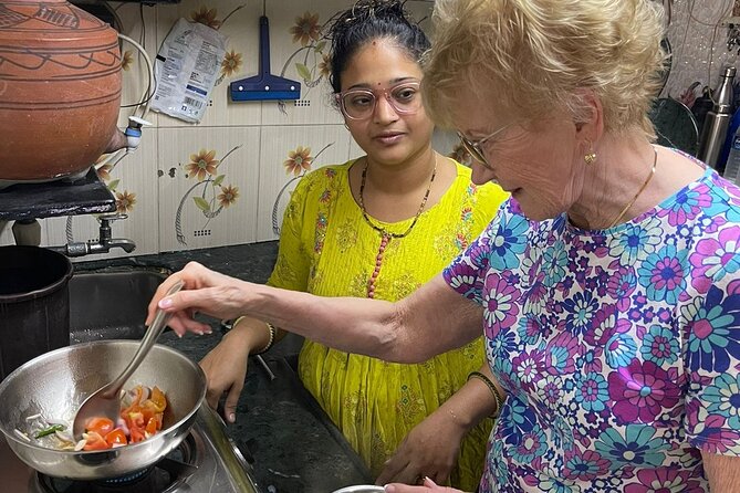 Indian Curry 5-Hour Cooking Classes In Mumbai - From Preparation to Lunch at the Table