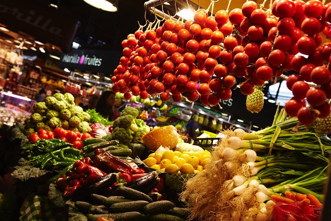 Interactive Paella & Market: Bottomless Wine & Rambla Views - Starting at 10 a.m. near La Rambla