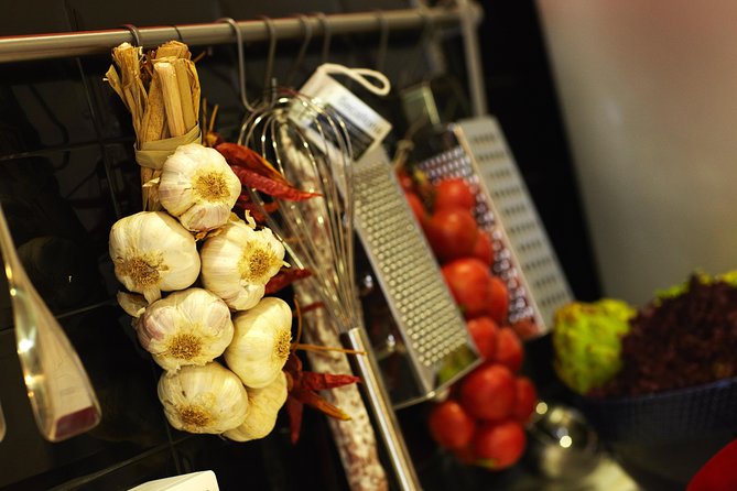 Interactive Paella & Market: Bottomless Wine & Rambla Views - Who should book this class