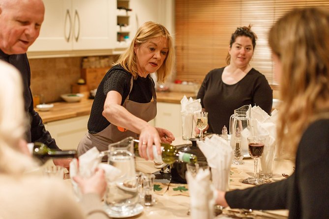 Irish Craic & Cuisine: Cooking Class & Dinner in Central Dublin - Who should book this evening