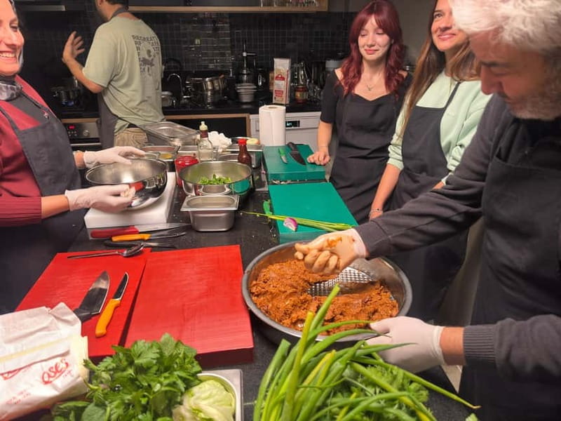 Istanbul: Turkish Cooking Class with a Professional Chef - What the class does especially well