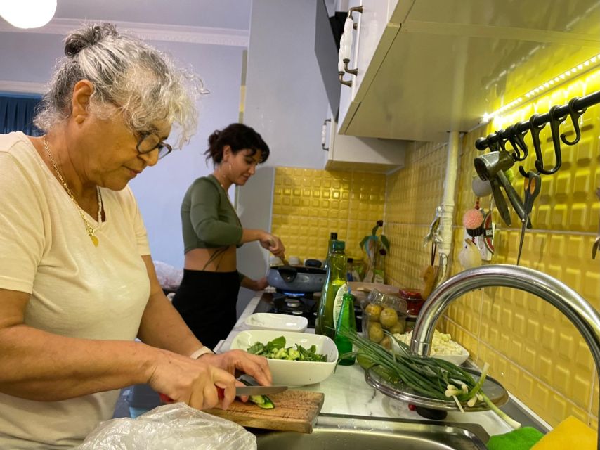 Istanbul: Vegan/Vegetarian Cooking Class with Locals at Home - A Turkish cooking class with a home address