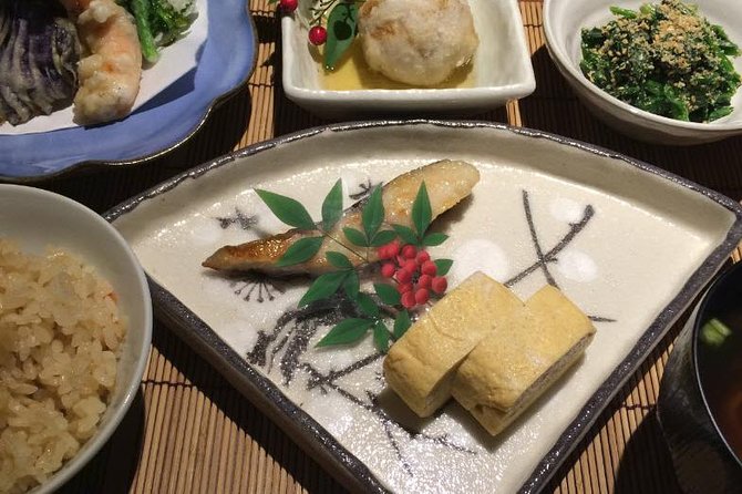 Izakaya Style Cooking Class - Sitting down to eat your own dinner