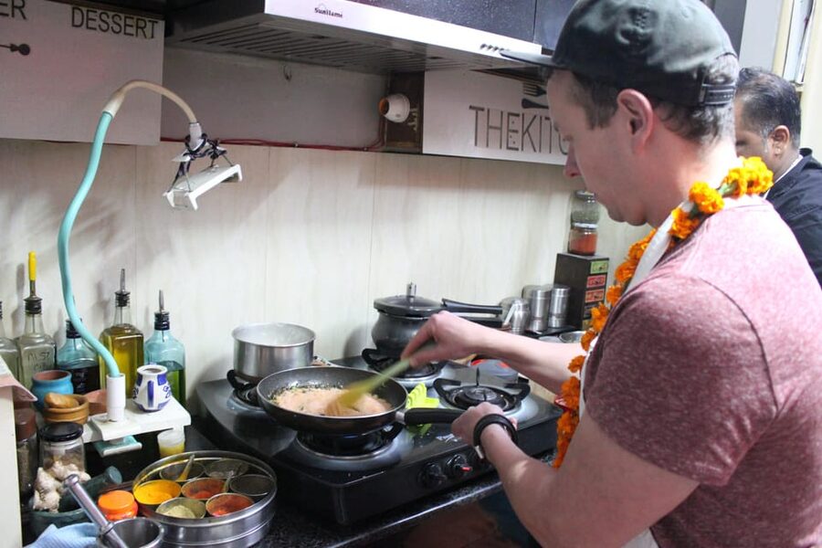 Jaipur: Interactive Cooking Class with a Local Family - Rolling round chapatis by hand