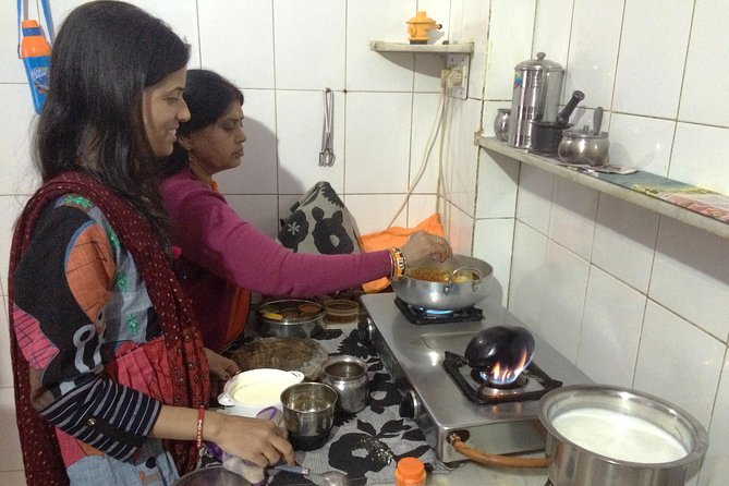 Jaipur Market Tour & Vegetarian Rajasthani Home Cooking Class - Returning to Shalini’s home for a family lesson
