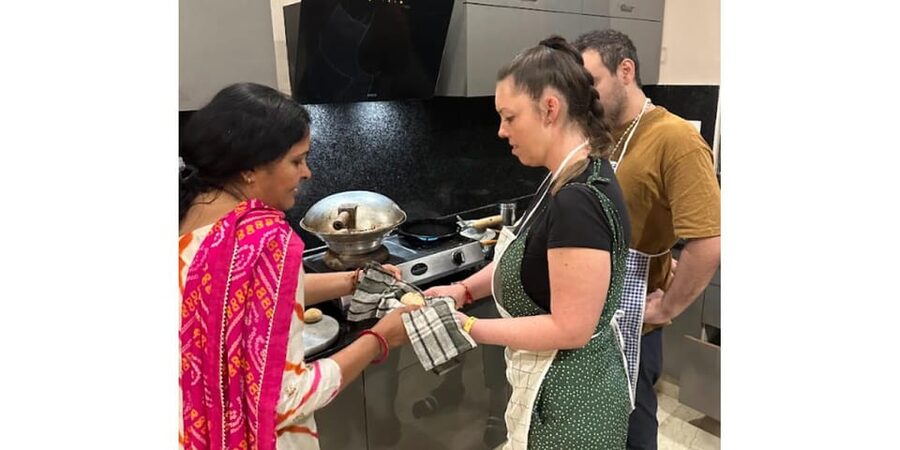 Jaipur: Traditional cooking class and storytelling session - Cooking dinner in a Jaipur family home