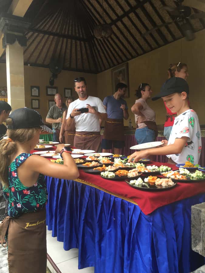 Jambangan bali cooking class with morning market tour - A morning that begins at the market